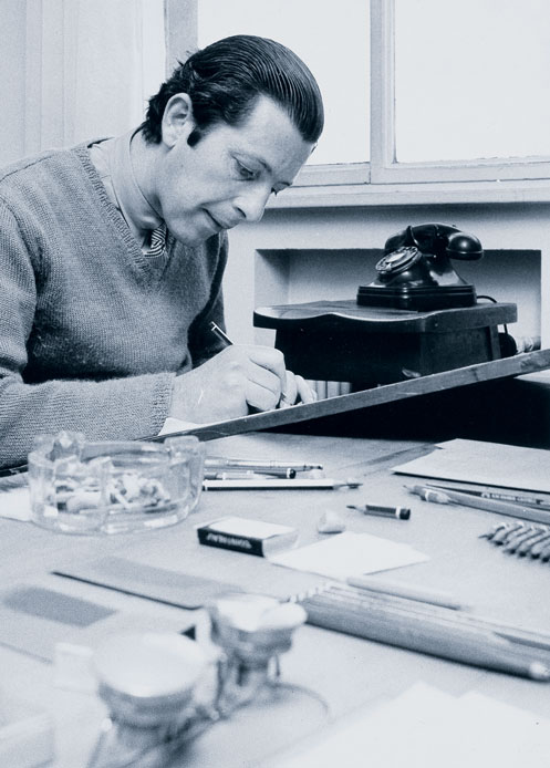 Roberto Aizenberg trabajando